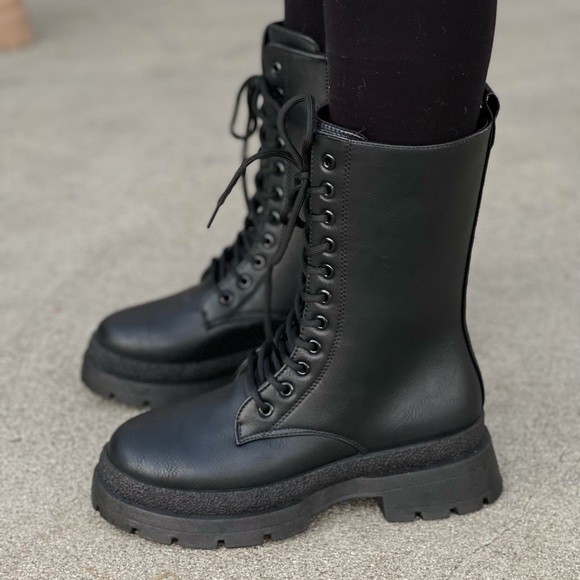 Black Combat Lace up boots - Picture 2 of 12